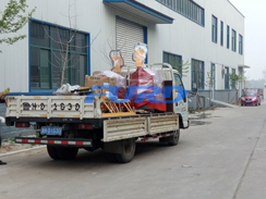 福瑞得機(jī)械手扶壓路機(jī)、框架整平機(jī)已成功裝車及時(shí)發(fā)貨